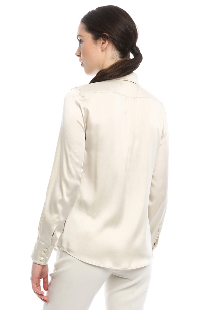 Camicia in raso di seta Diffusione Tessile Camicia in raso di seta Diffusione Tessile