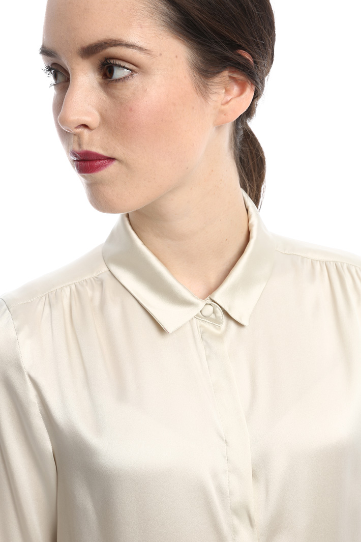 Camicia in raso di seta Diffusione Tessile Camicia in raso di seta Diffusione Tessile