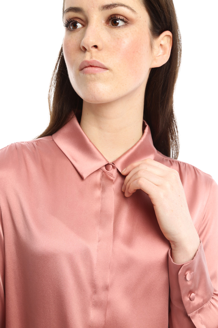 Camicia in raso di seta Diffusione Tessile Camicia in raso di seta Diffusione Tessile