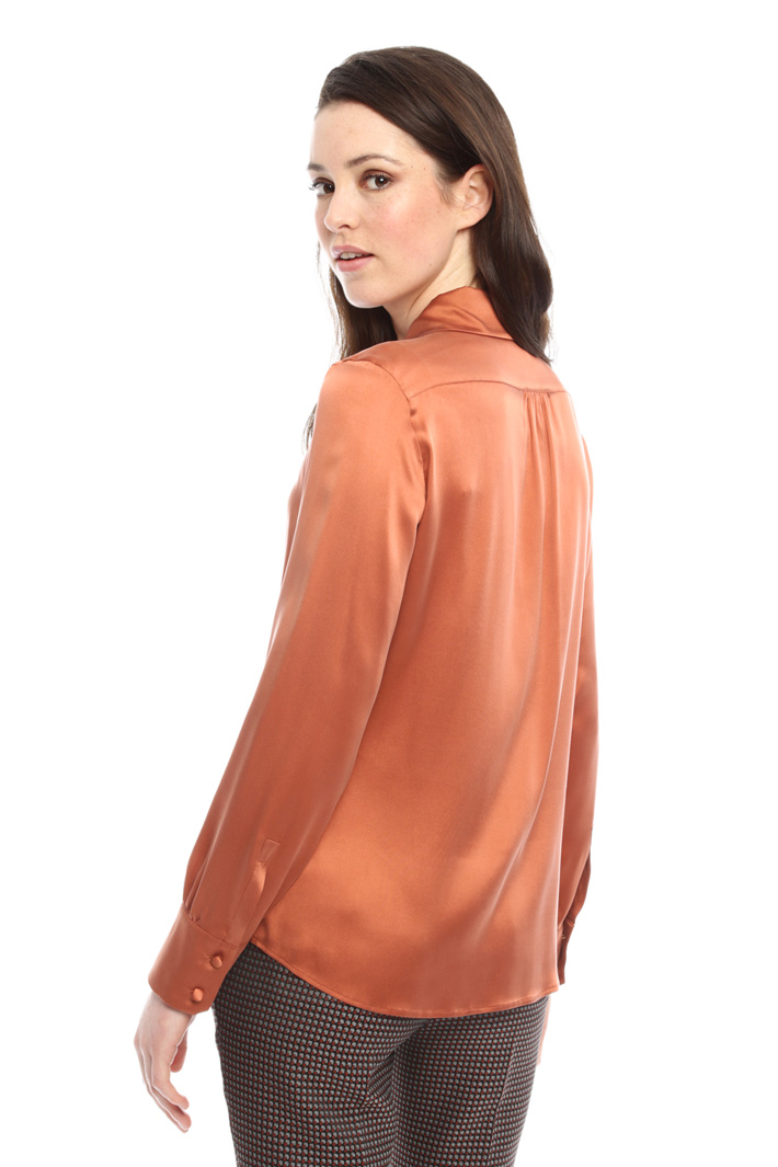 Camicia in raso di seta Diffusione Tessile Camicia in raso di seta Diffusione Tessile