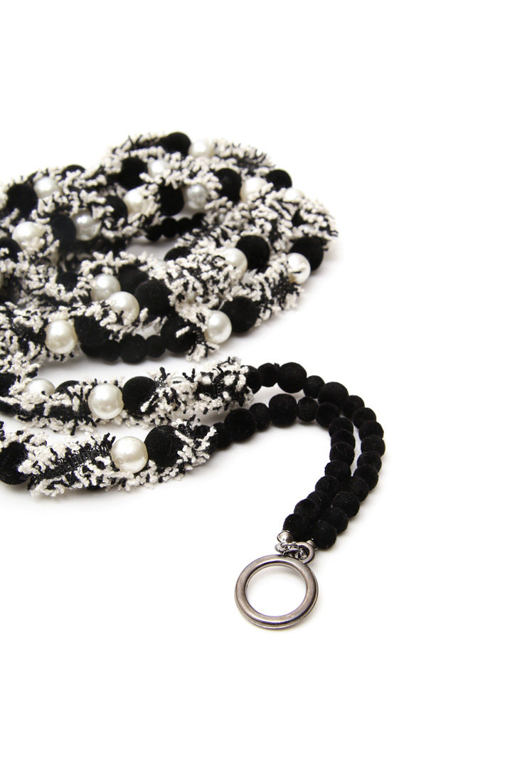 Collana con frange in tessuto Diffusione Tessile Collana con frange in tessuto Diffusione Tessile