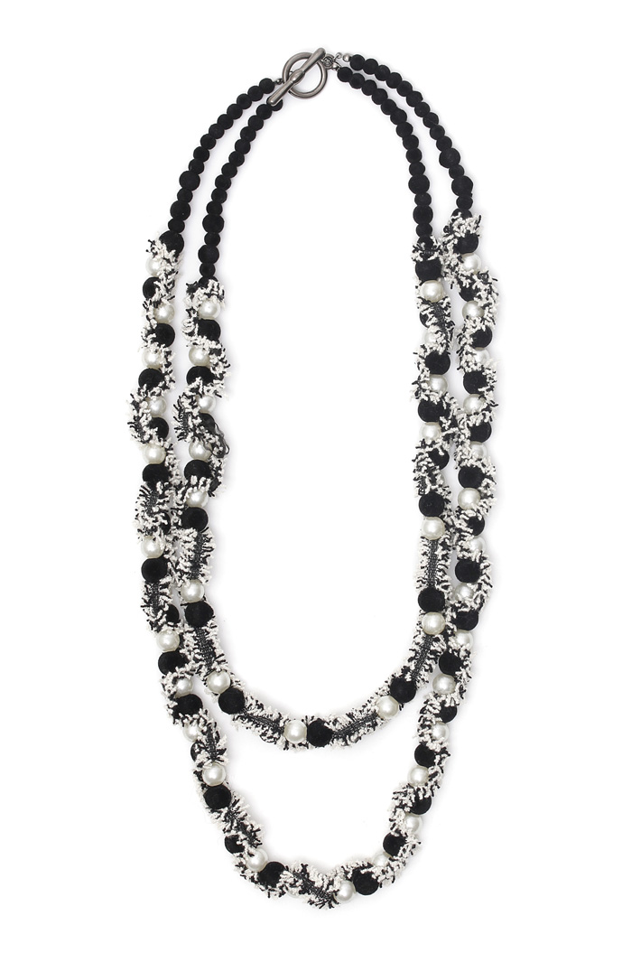 Collana con frange in tessuto Diffusione Tessile Collana con frange in tessuto Diffusione Tessile