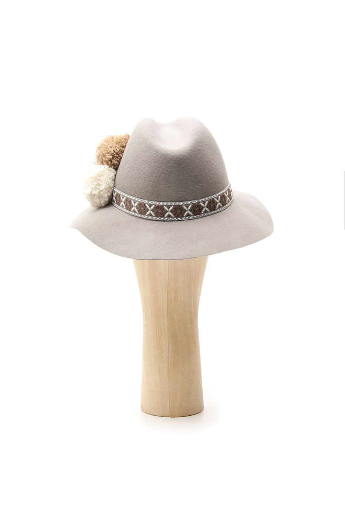 Fedora con pon pon Diffusione Tessile Fedora con pon pon Diffusione Tessile