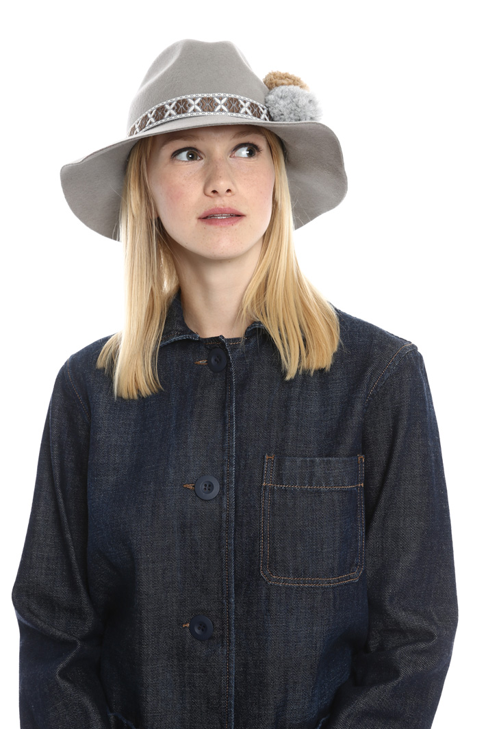 Fedora con pon pon Diffusione Tessile Fedora con pon pon Diffusione Tessile