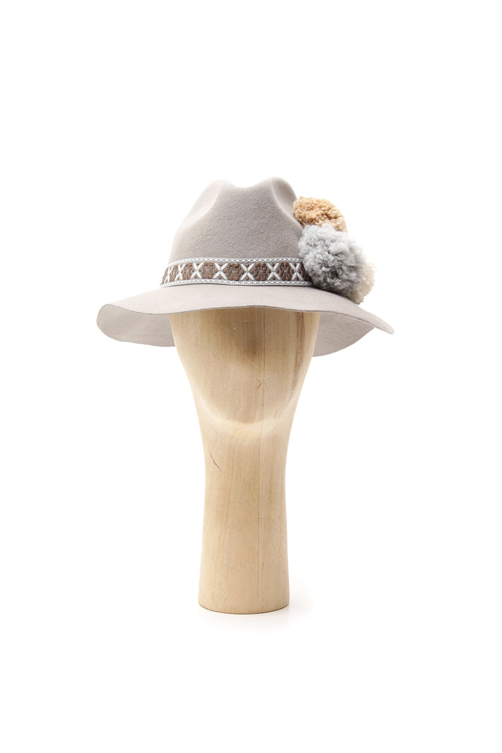 Fedora con pon pon Diffusione Tessile Fedora con pon pon Diffusione Tessile