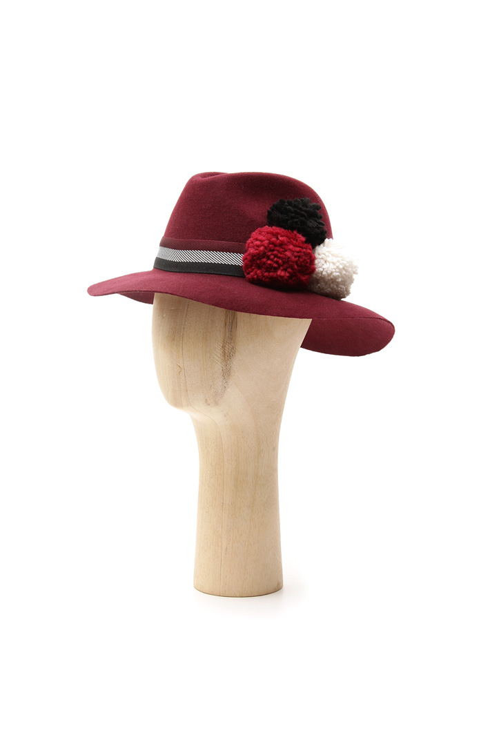 Fedora con pon pon Diffusione Tessile Fedora con pon pon Diffusione Tessile