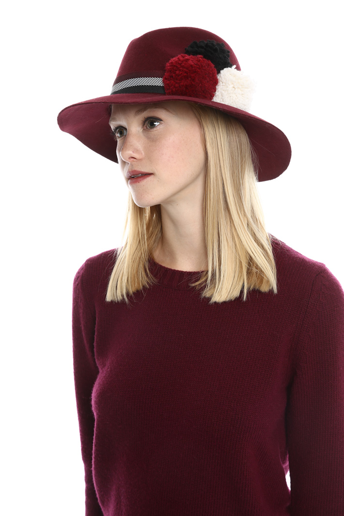 Fedora con pon pon Diffusione Tessile Fedora con pon pon Diffusione Tessile