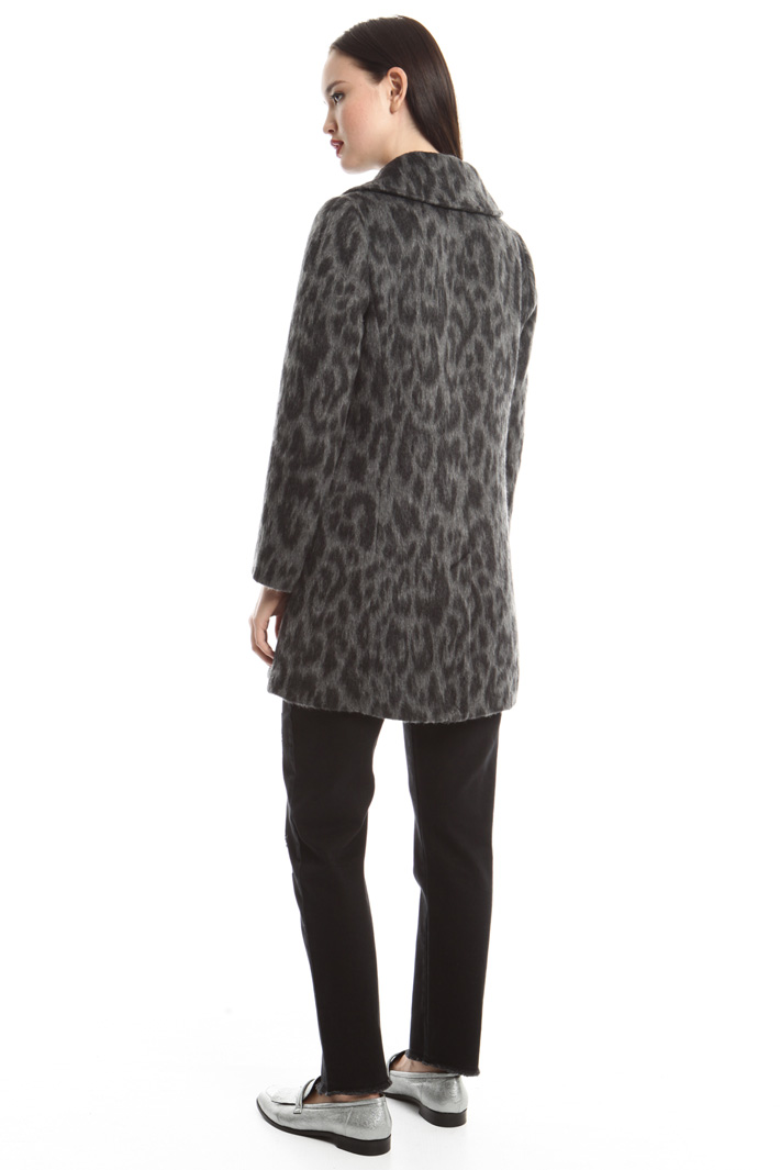 Cappotto a motivo animalier Diffusione Tessile Cappotto a motivo animalier Diffusione Tessile