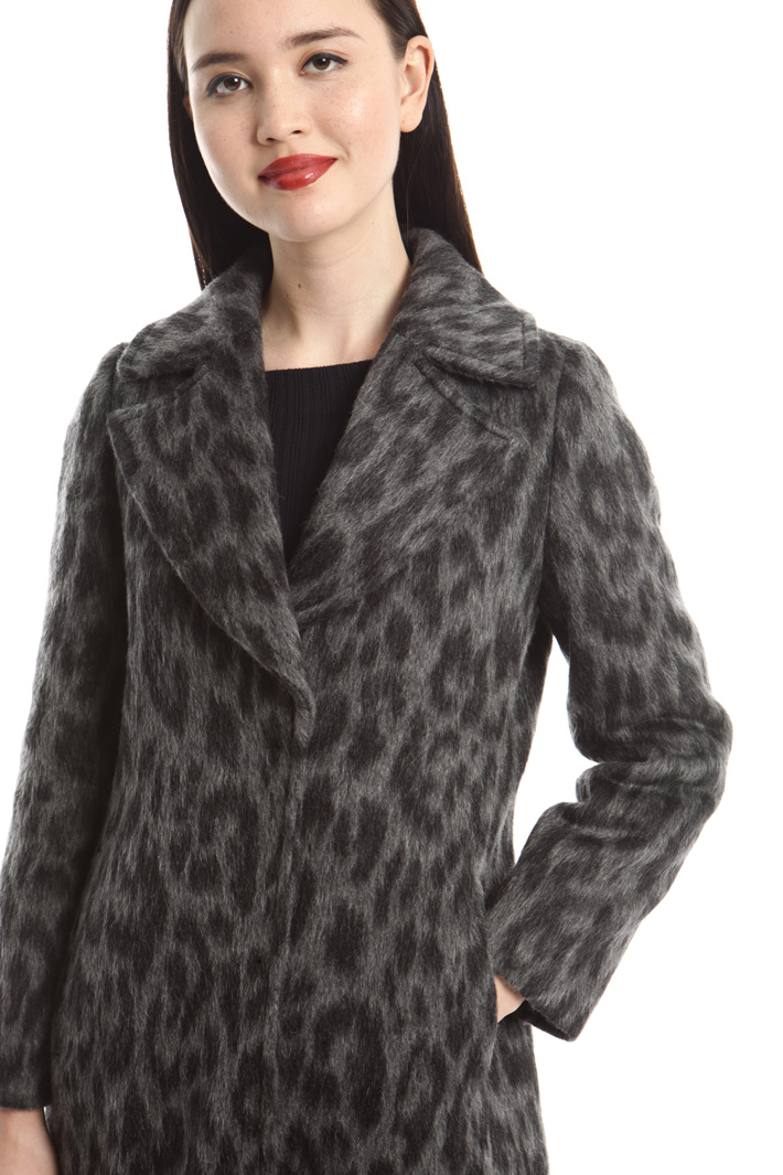 Cappotto a motivo animalier Diffusione Tessile Cappotto a motivo animalier Diffusione Tessile