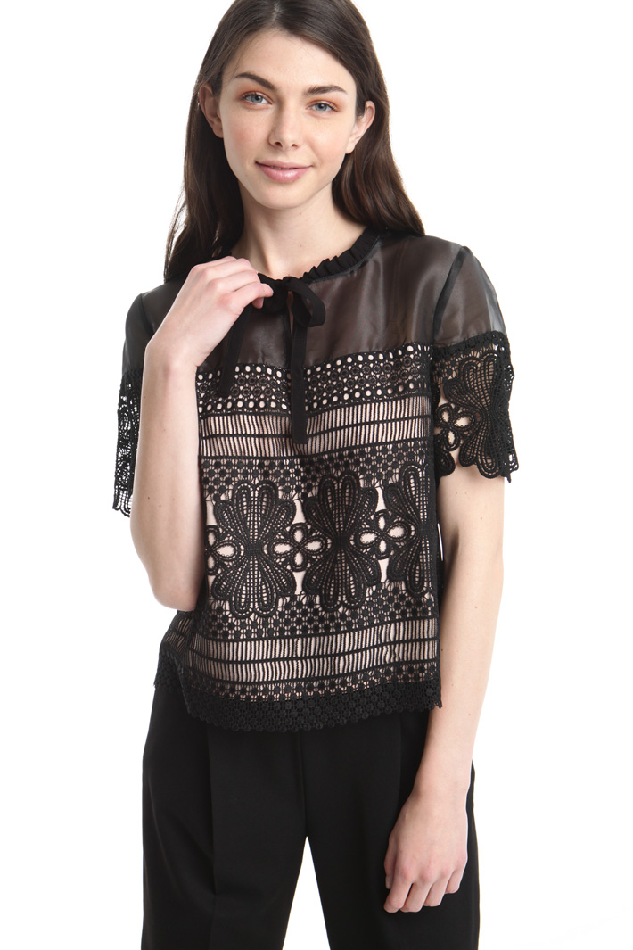 Top in macramé e organza Diffusione Tessile Top in macramé e organza Diffusione Tessile