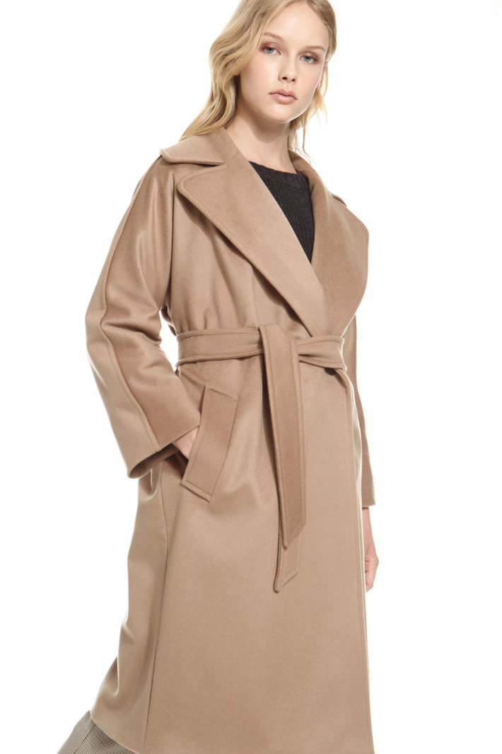 Cappotto con maxi revers Diffusione Tessile Cappotto con maxi revers Diffusione Tessile