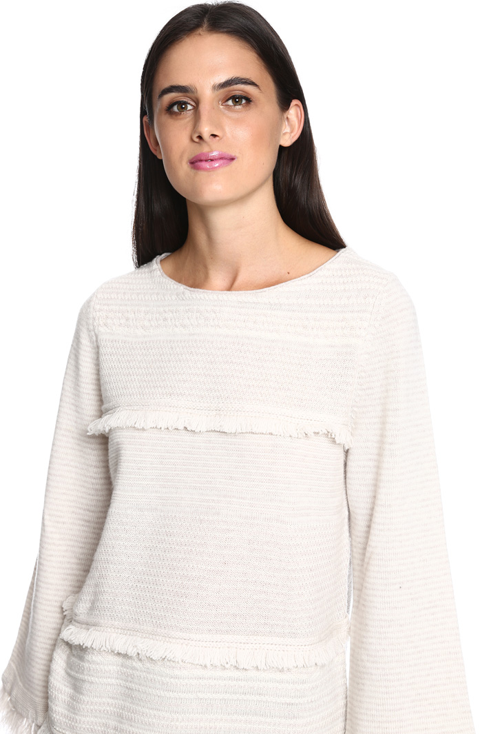 Maglia con piume e frange Diffusione Tessile Maglia con piume e frange Diffusione Tessile