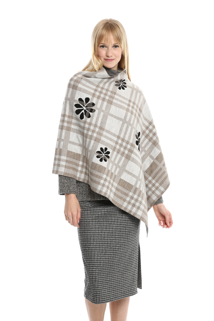 Poncho asimmetrico a fantasia Diffusione Tessile Poncho asimmetrico a fantasia Diffusione Tessile