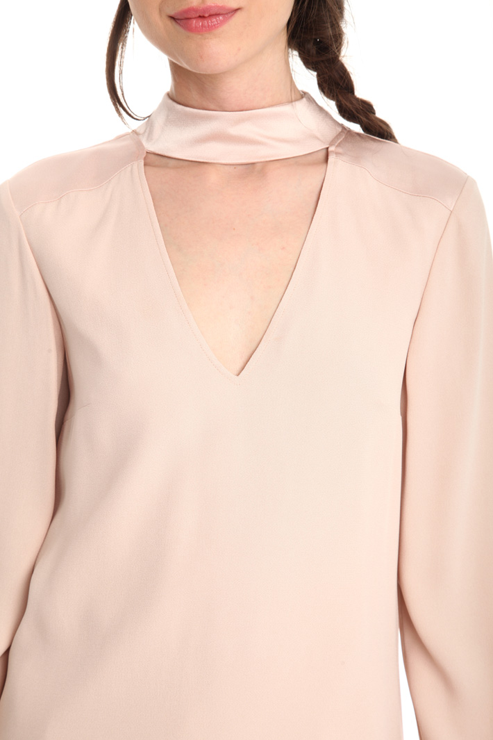 Blusa in crepe enver satin Diffusione Tessile Blusa in crepe enver satin Diffusione Tessile