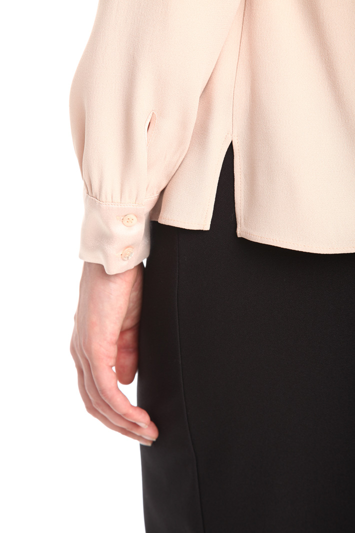 Blusa in crepe enver satin Diffusione Tessile Blusa in crepe enver satin Diffusione Tessile