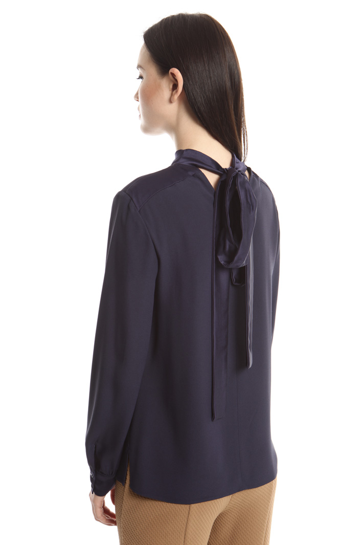 Blusa in crepe enver satin Diffusione Tessile Blusa in crepe enver satin Diffusione Tessile