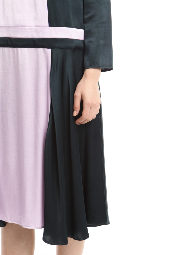 Abito in raso color-block Diffusione Tessile Abito in raso color-block Diffusione Tessile