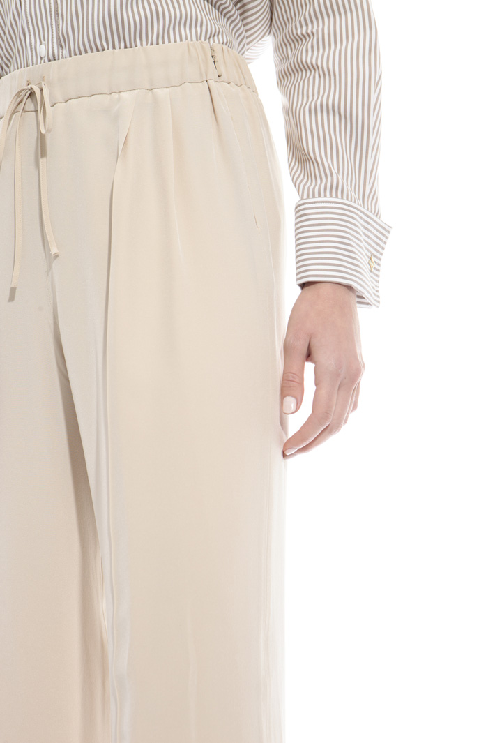 Fluid trousers in pure silk Diffusione Tessile Fluid trousers in pure silk Diffusione Tessile