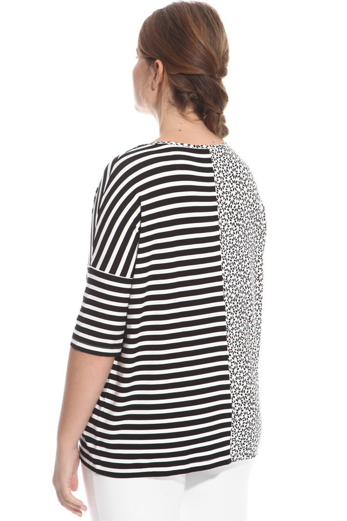 T-shirt stampata fantasia Intrend T-shirt stampata fantasia Intrend
