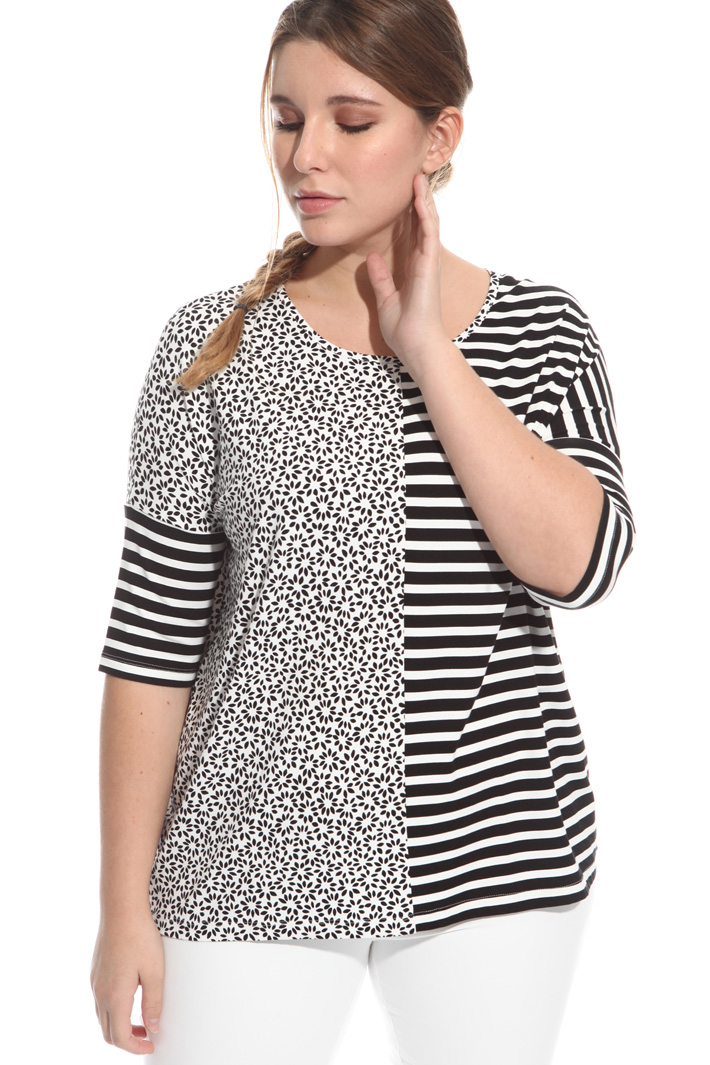 T-shirt stampata fantasia Intrend T-shirt stampata fantasia Intrend