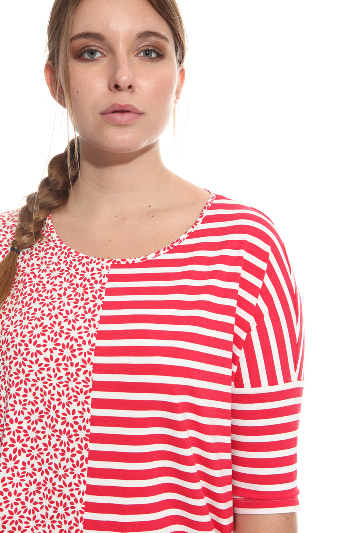 T-shirt stampata fantasia Intrend T-shirt stampata fantasia Intrend
