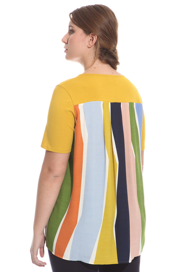 T-shirt con inserto crepe Intrend T-shirt con inserto crepe Intrend