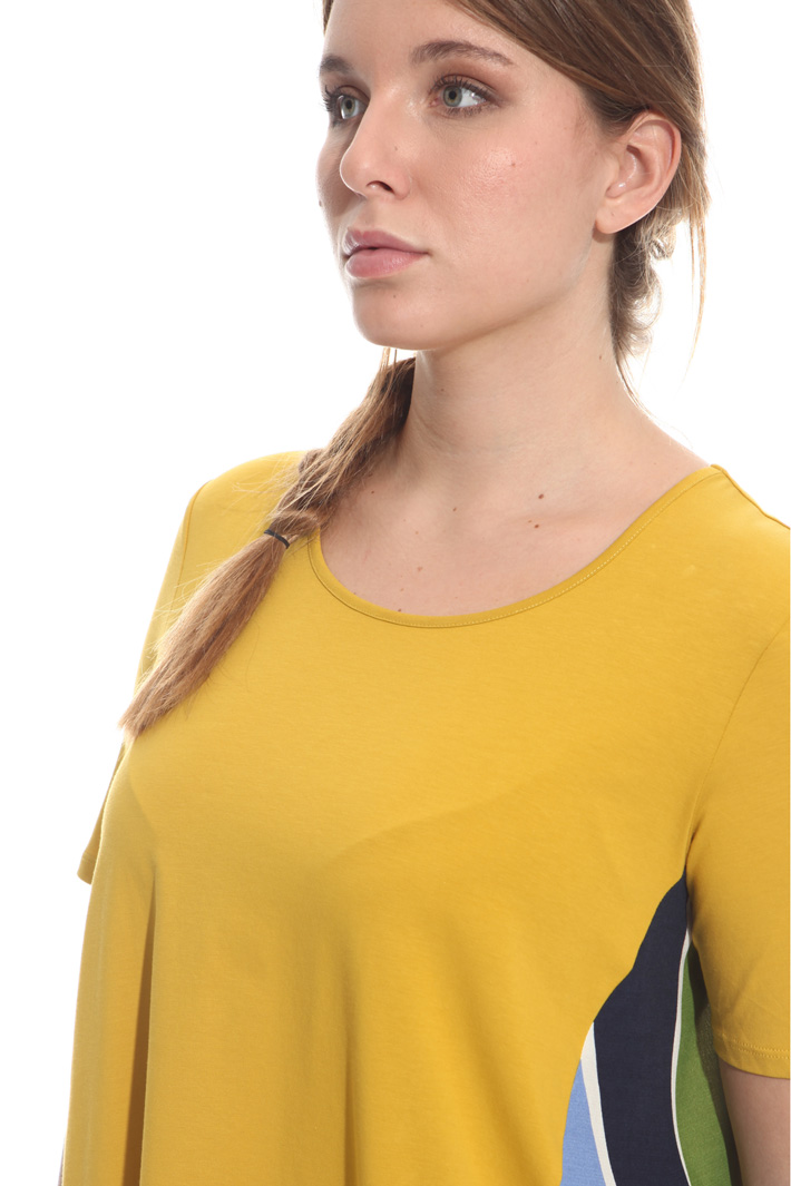 T-shirt con inserto crepe Intrend T-shirt con inserto crepe Intrend