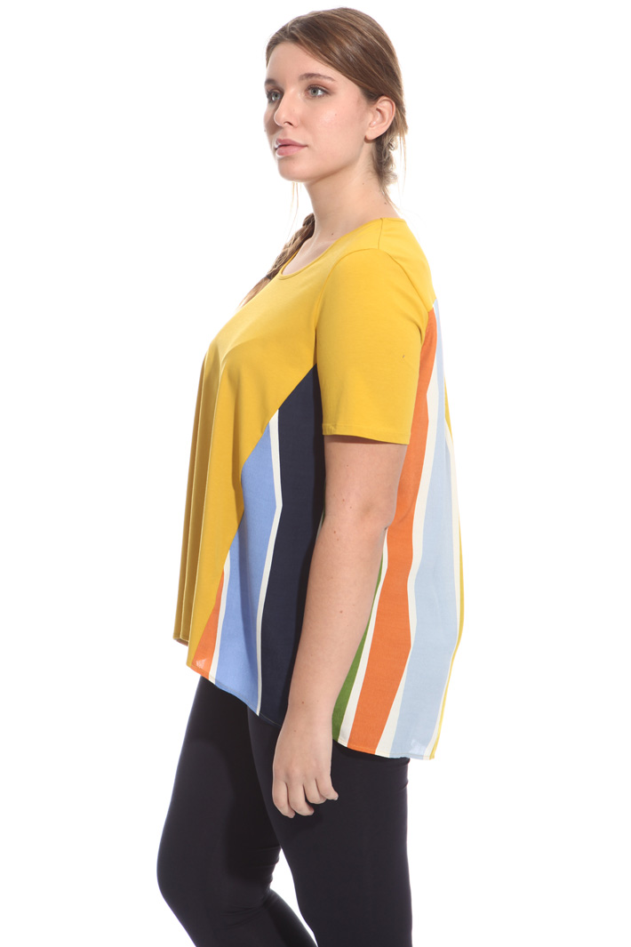T-shirt con inserto crepe Intrend T-shirt con inserto crepe Intrend