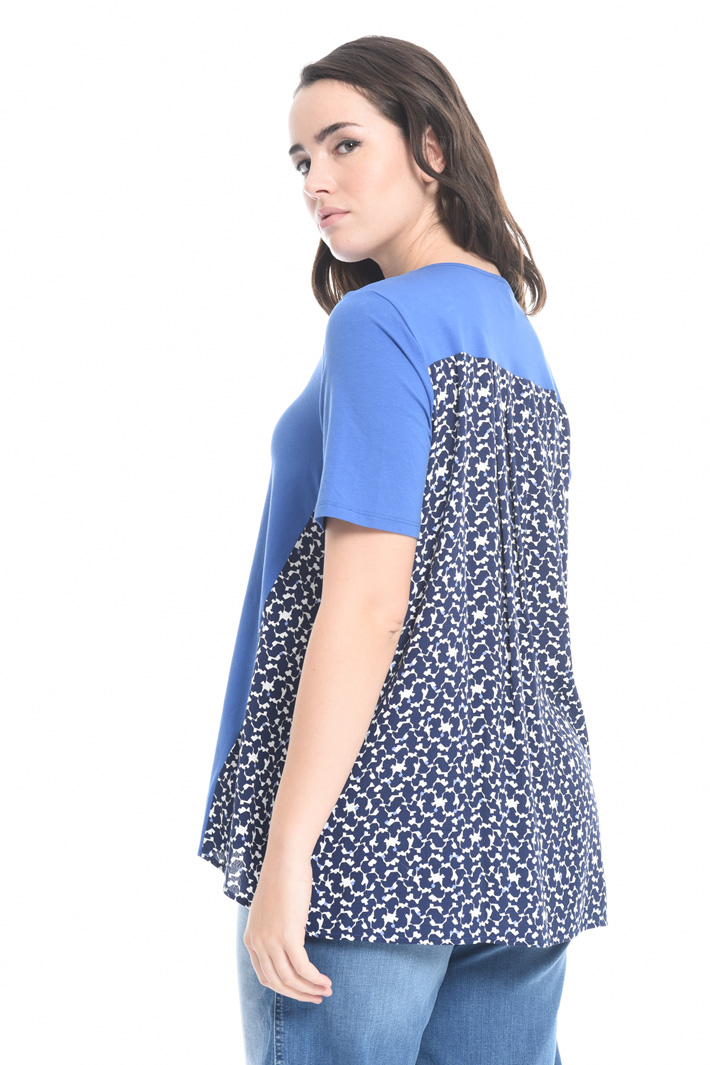 T-shirt con inserto crepe Intrend T-shirt con inserto crepe Intrend