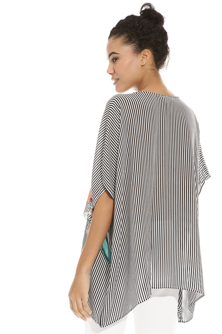 Oversized tunic in crepe fabric Intrend Oversized tunic in crepe fabric Intrend