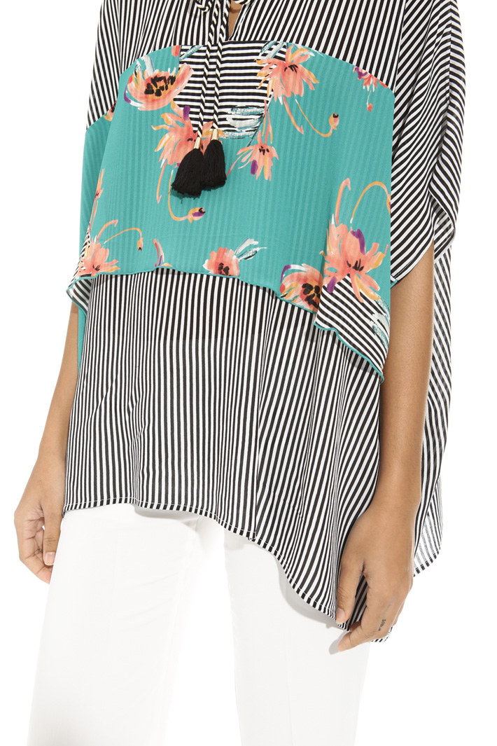 Oversized tunic in crepe fabric Intrend Oversized tunic in crepe fabric Intrend