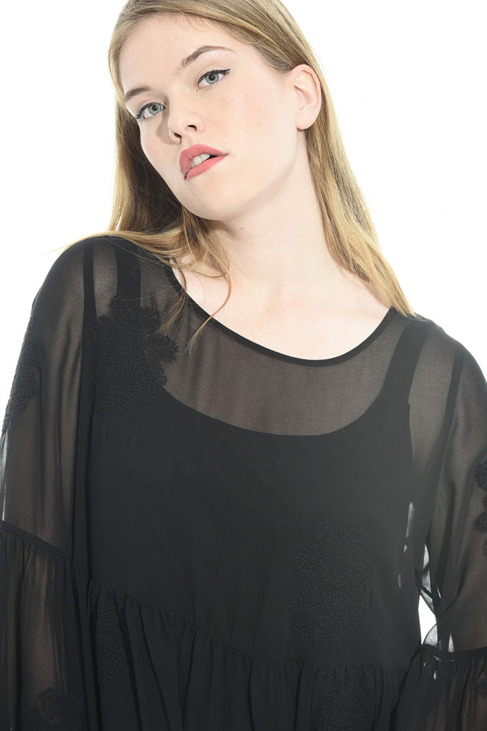 Blusa in georgette con ricami Intrend Blusa in georgette con ricami Intrend
