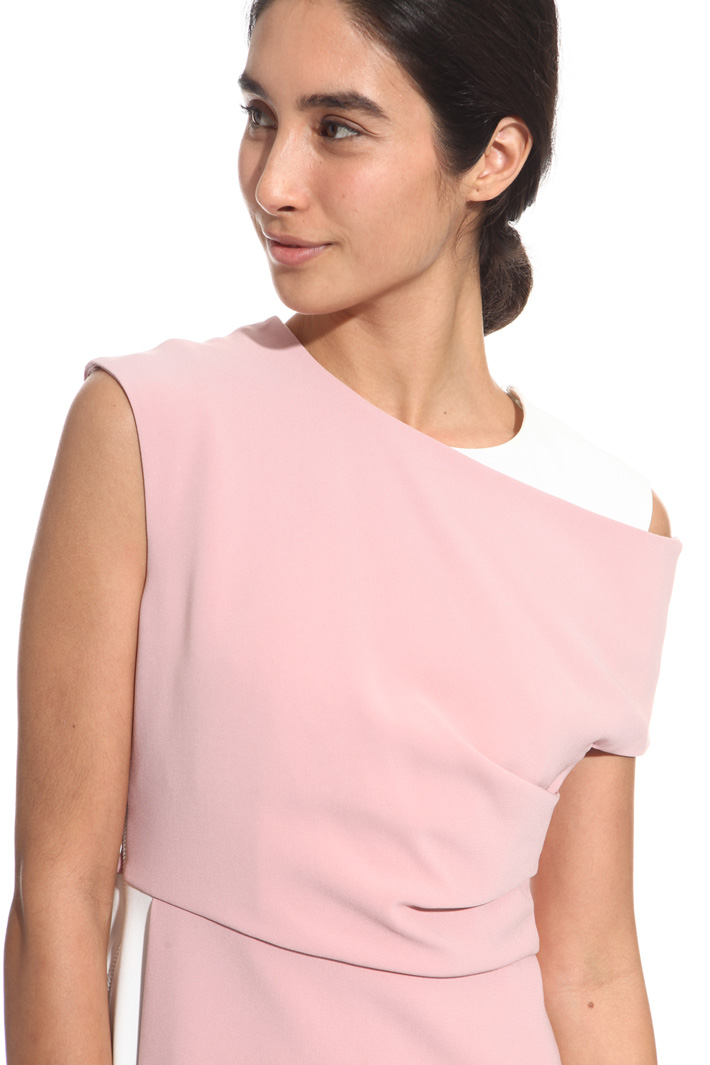 Dress with contrasting insert
Intrend Dress with contrasting insert
Intrend