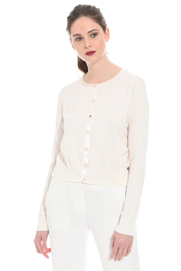 Satin trim shrug Intrend Satin trim shrug Intrend