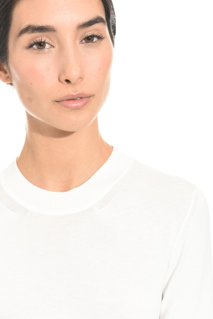 Matte viscose sweater Intrend Matte viscose sweater Intrend