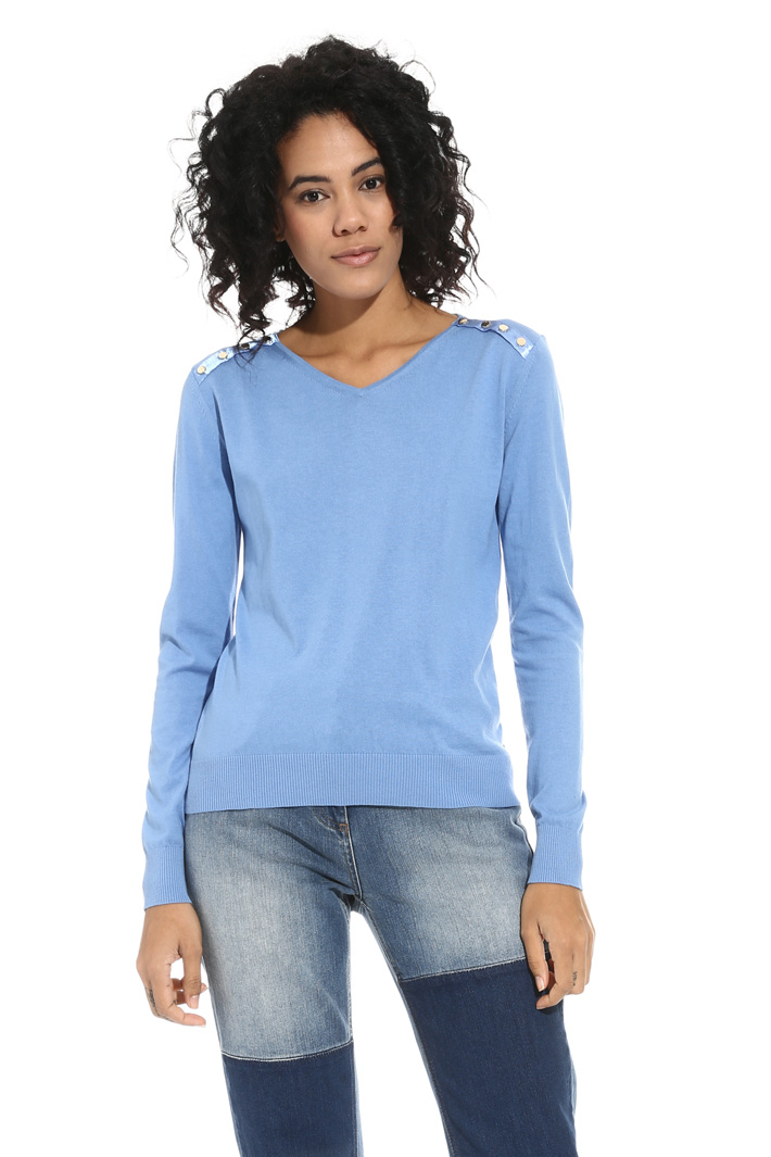 Decorative button sweater Intrend Decorative button sweater Intrend