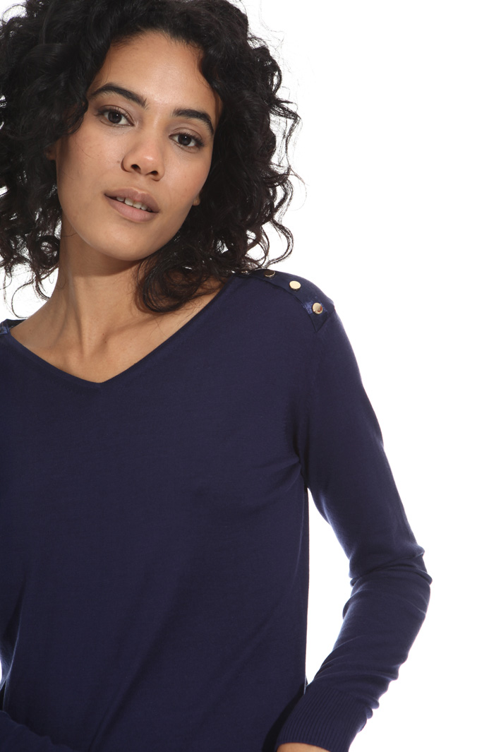 Decorative button sweater Intrend Decorative button sweater Intrend