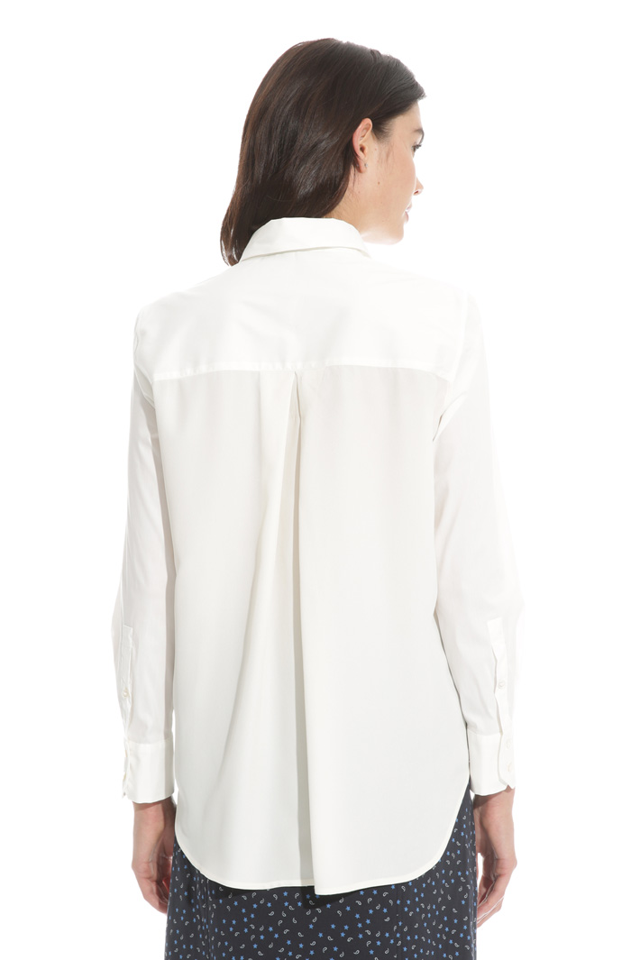 Crepe and poplin shirt
Intrend Crepe and poplin shirt
Intrend