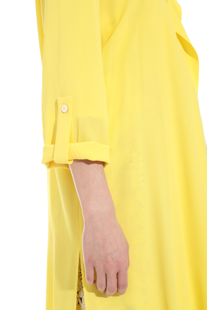 Crepe fabric duster coat
Intrend Crepe fabric duster coat
Intrend