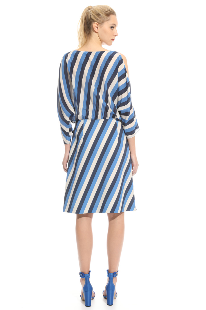 Kimono sleeves dress
Intrend Kimono sleeves dress
Intrend