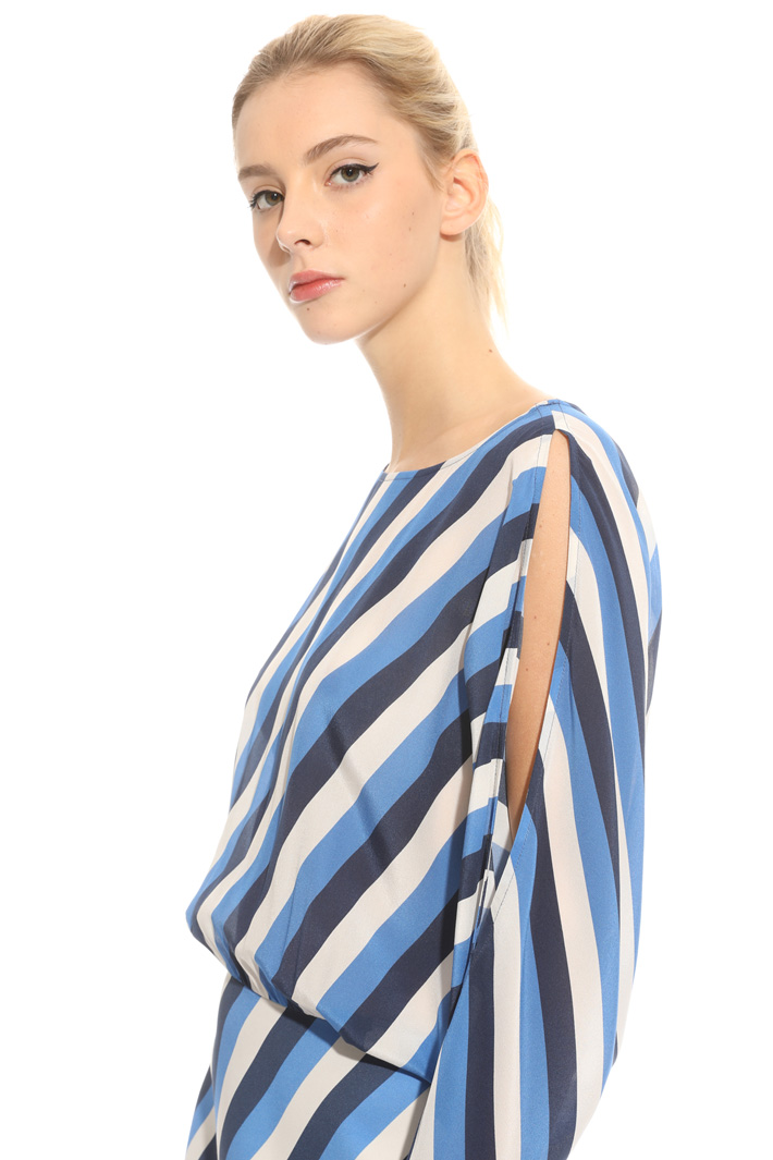 Kimono sleeves dress
Intrend Kimono sleeves dress
Intrend