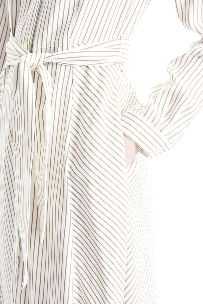 Fluid chemisier dress
Intrend Fluid chemisier dress
Intrend