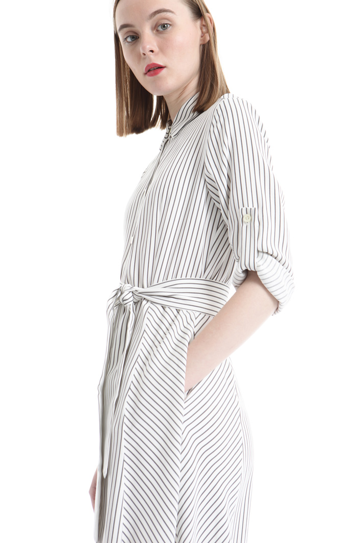 Fluid chemisier dress
Intrend Fluid chemisier dress
Intrend