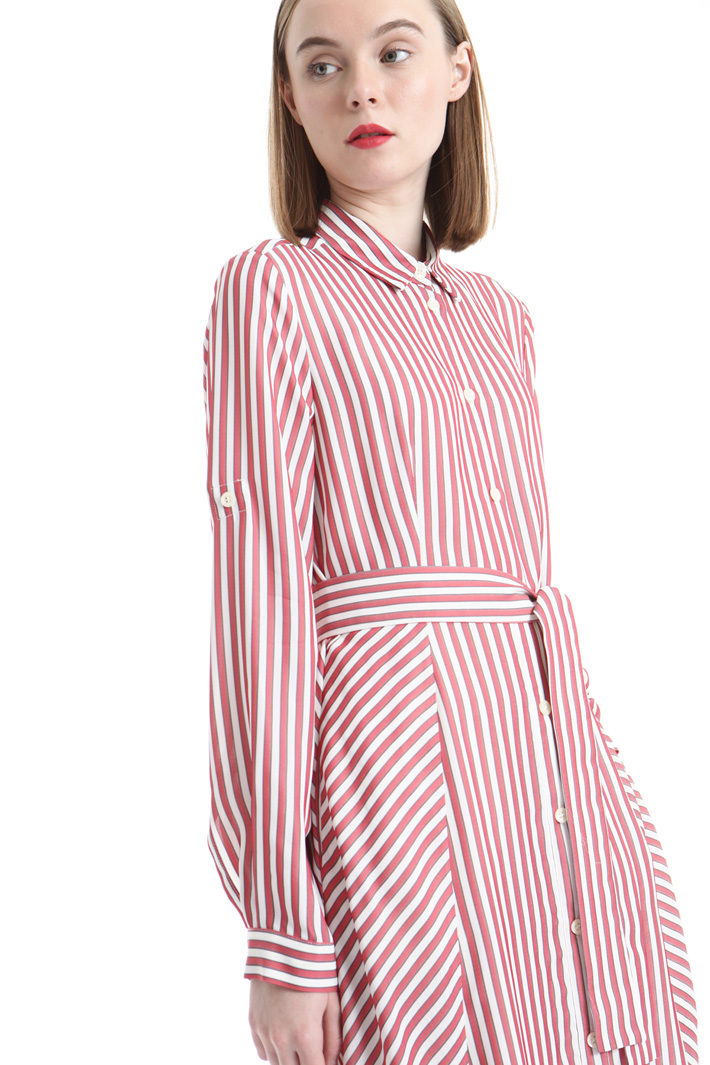 Fluid chemisier dress
Intrend Fluid chemisier dress
Intrend