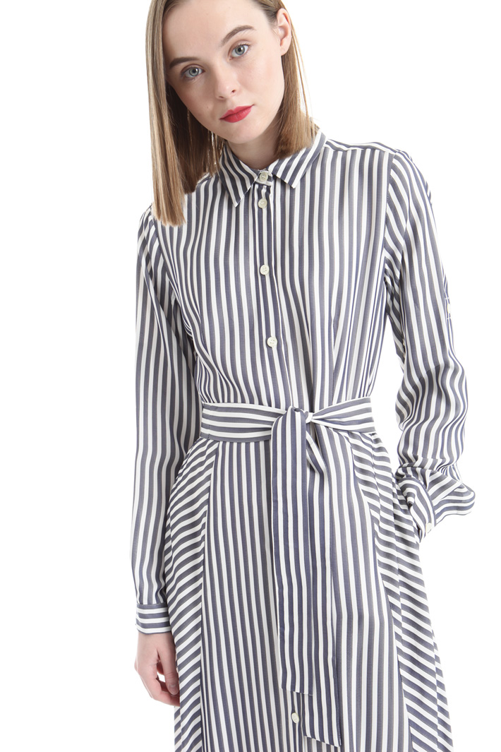 Fluid chemisier dress
Intrend Fluid chemisier dress
Intrend