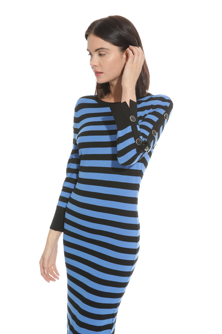 Knit longuette dress
Intrend Knit longuette dress
Intrend
