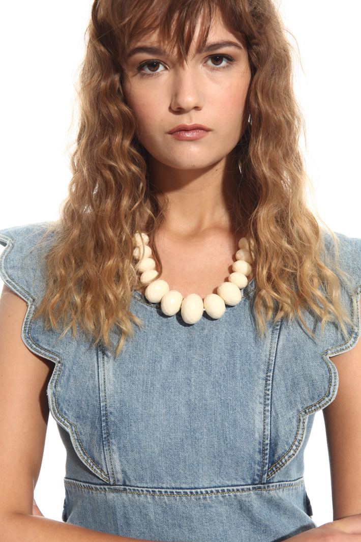 Multi-faceted hem necklace Diffusione Tessile Multi-faceted hem necklace Diffusione Tessile