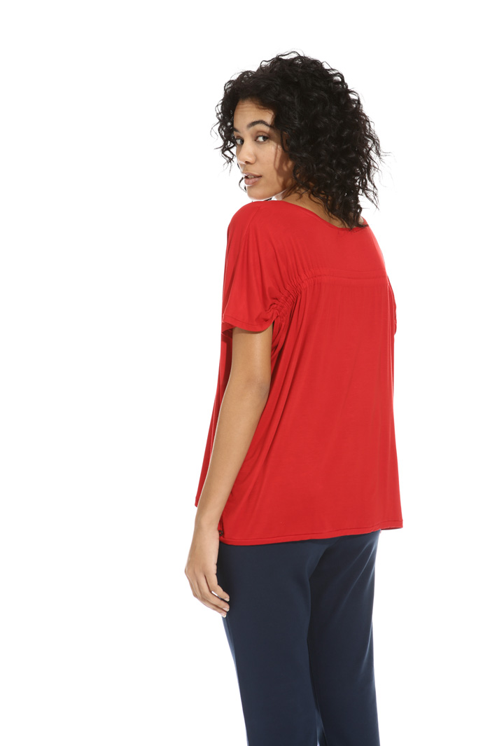 T-shirt svasata in viscosa Intrend T-shirt svasata in viscosa Intrend