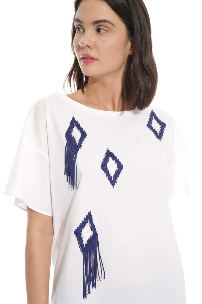 T-shirt con ricamo paillettes Intrend T-shirt con ricamo paillettes Intrend
