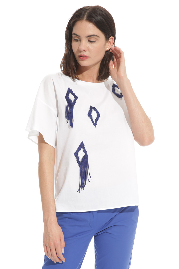 T-shirt con ricamo paillettes Intrend T-shirt con ricamo paillettes Intrend